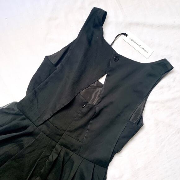 CUPCAKES & CASHMERE LBD Mini Dress Cocktail Black Size 2 Sleeveless Fit & Flare - Picture 2 of 7